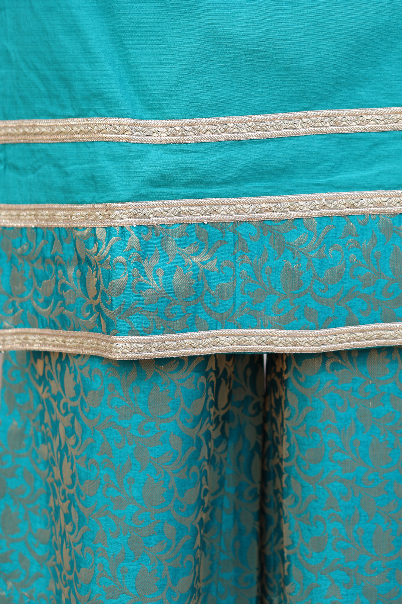 Vaanya Teal Brocade Set